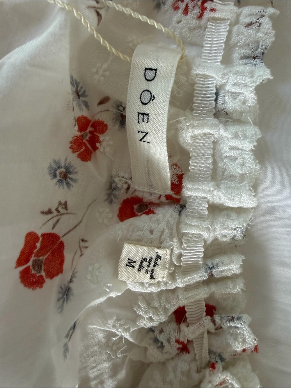 Doen traveler top in poppy field, medium - Picture 3 of 4